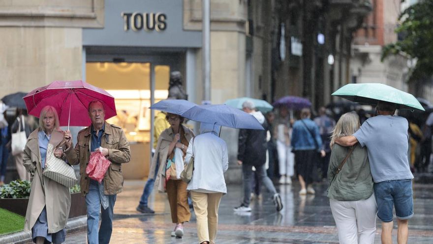 El otoño empieza a asomar en el tiempo de este fin de semana: lluvias, tormentas y bajada de temperaturas en el norte