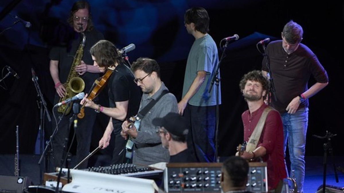 El grupo estadounidense Snarky Puppy durante su actuación este sábado en el Festival de Jazz de Vitoria-Gasteiz. EFE/Adrián Ruiz-Hierro.