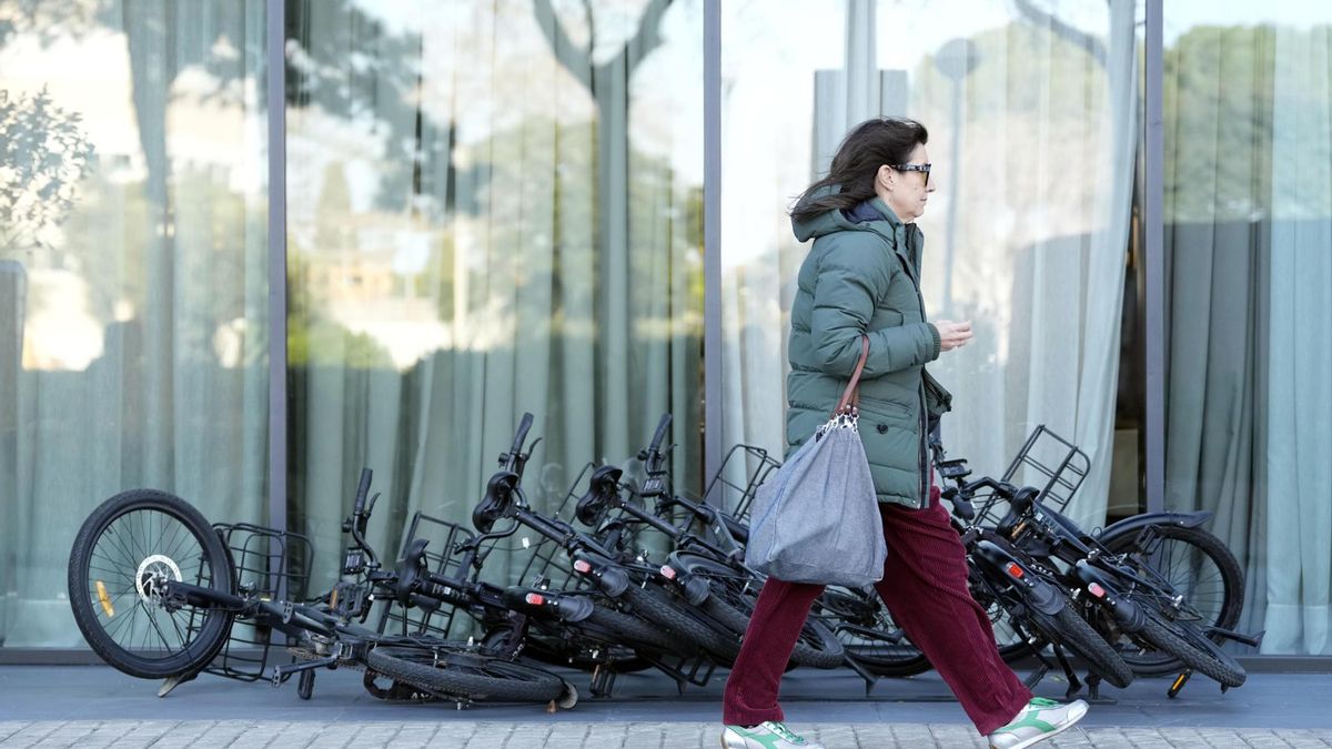 Collboni eliminará las bicicletas de alquiler en Barcelona tras constatar que el 90% de usuarios son turistas