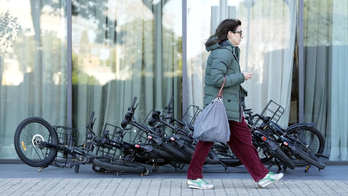 Collboni eliminará las bicicletas de alquiler en Barcelona tras constatar que el 90% de usuarios son turistas