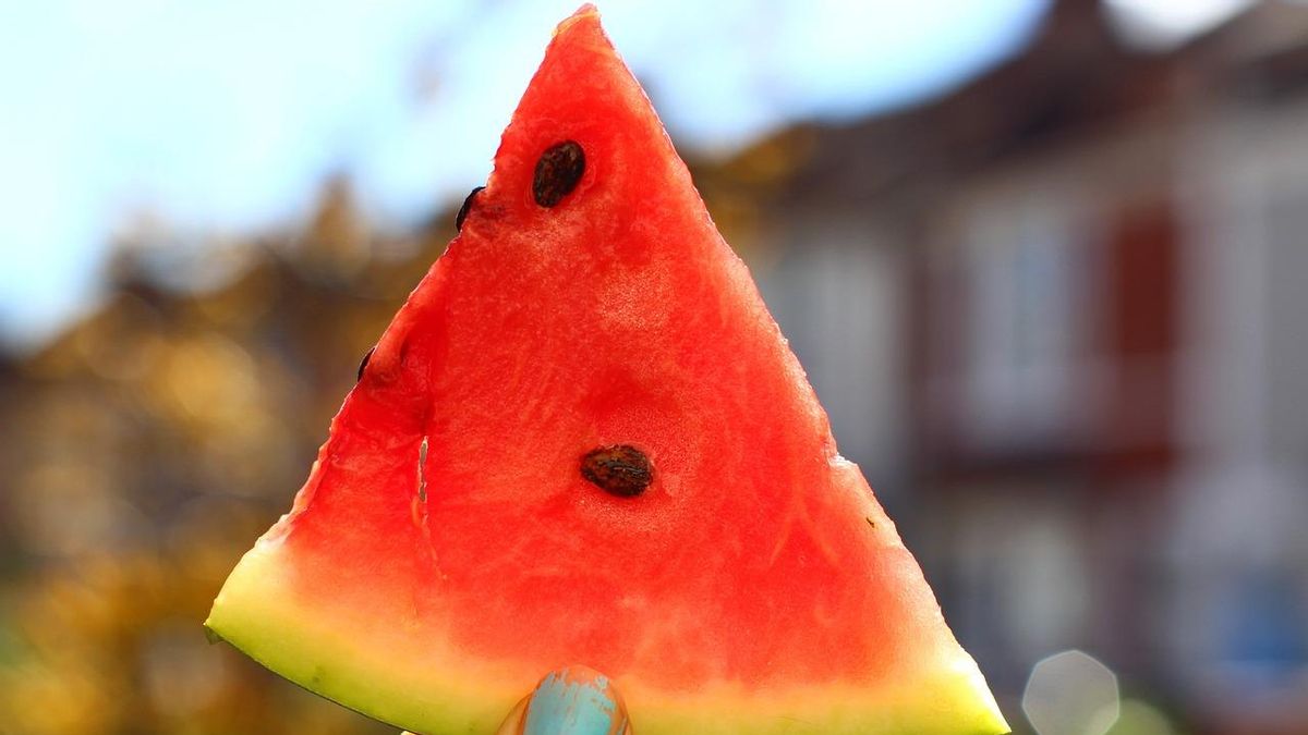 Poletne dileme: Manjši apetit, osvežilna živila in triki za ohladitev doma