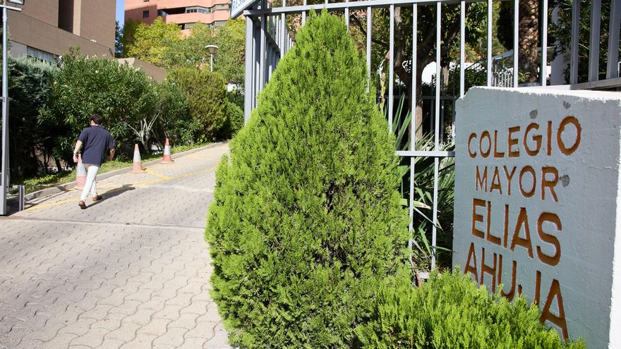 Entrada del colegio mayor Elias Ahuja