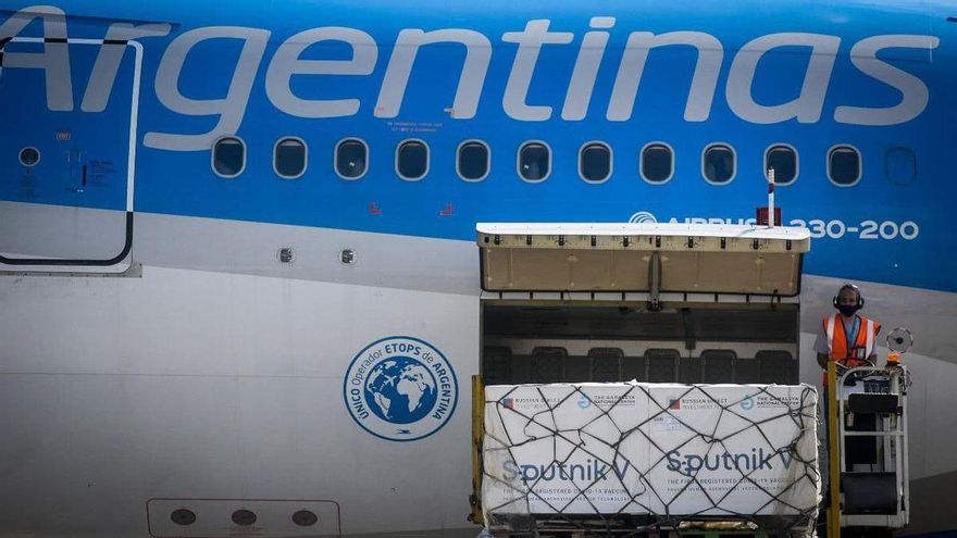 El avión de Aerolíneas en el aeropuerto de Moscú