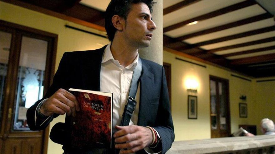 Juan Tallón hilvana en una novela-ensayo su lista de "Libros peligrosos"