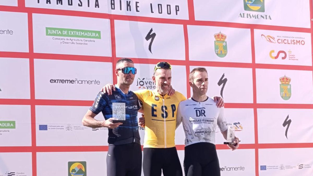 Juan Higuera, en el podio de la Tamusia Bike Loop, de la Copa de España