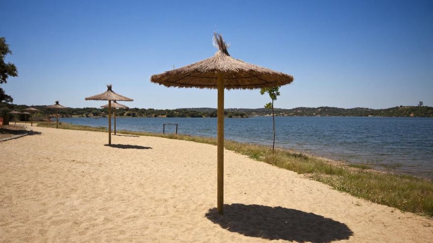 La Playa de Cheles es un espacio natural que comprende tierras españolas y portuguesas.