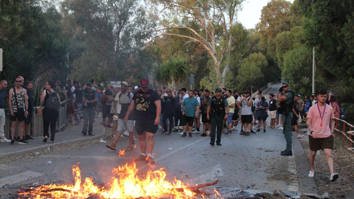 Dos trabajadores detenidos y dos investigados: el bloqueo y la violencia escalan en la huelga del metal de Cartagena