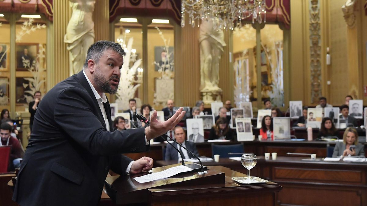 El portavoz de Més per Mallorca, Lluís Apesteguía, durante el debate