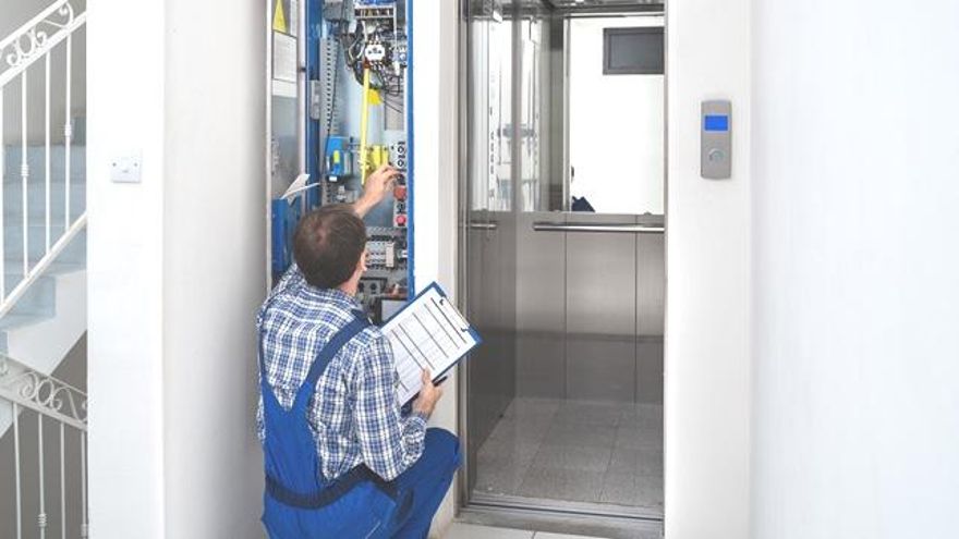 Queremos instalar un ascensor en el edificio, ¿qué debemos saber?