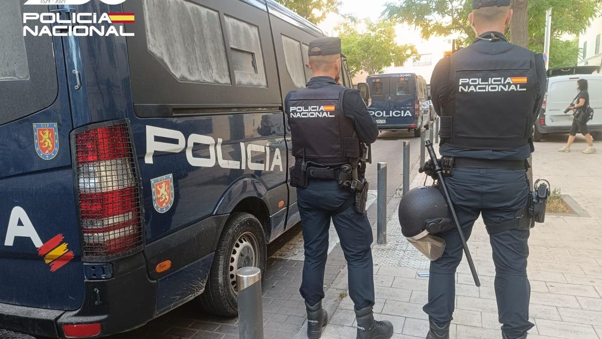 Dos menors propinen una pallissa a un home que els va demanar que tornessin una pilota als seus fills en un parc