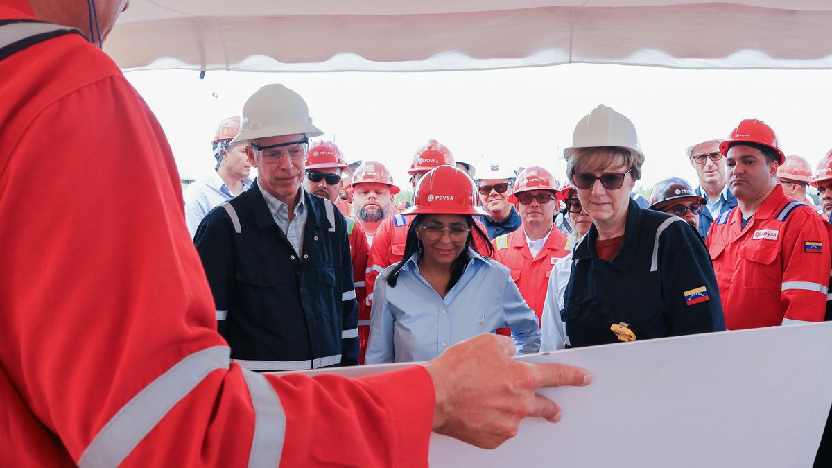 Trump levanta las sanciones al petróleo venezolano y autoriza a Repsol y otras compañías a comerciar con Caracas