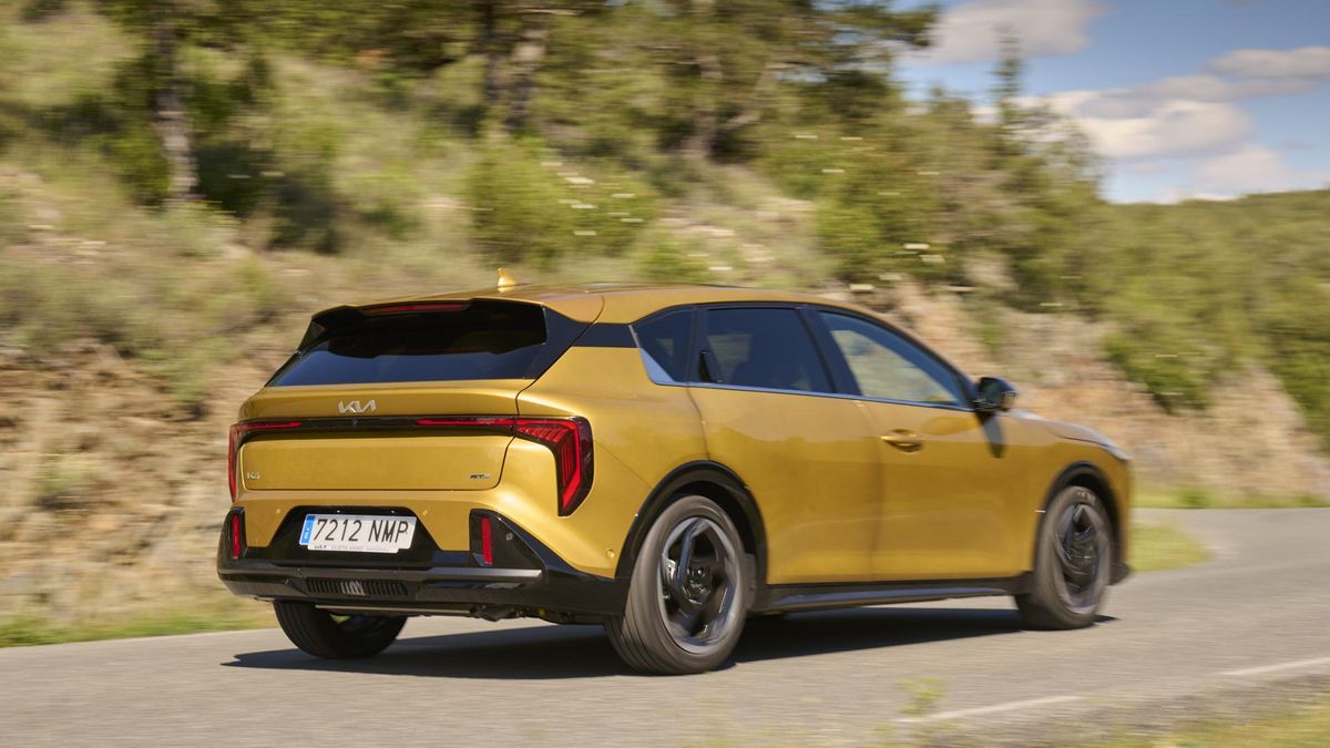 El nuevo modelo de Kia se caracteriza por una larga distancia entre ejes.