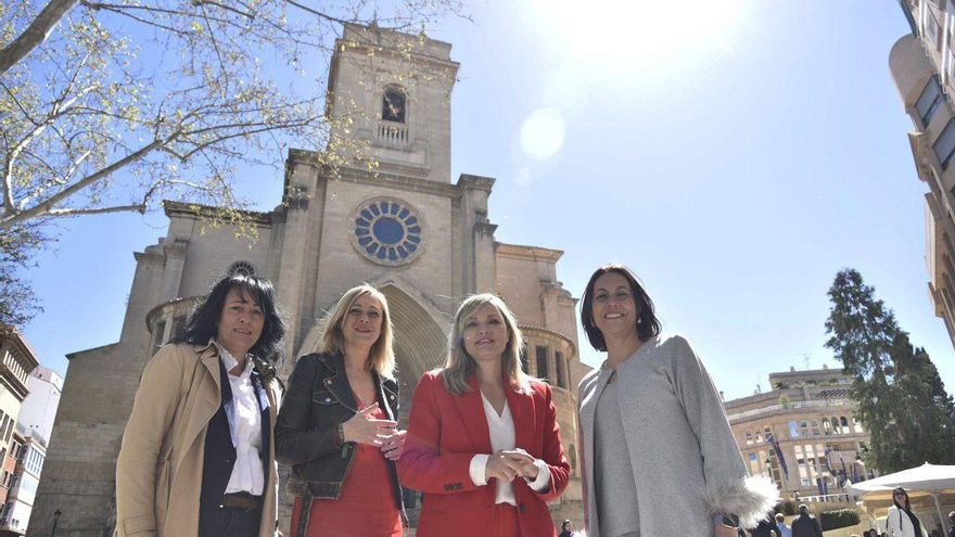 La candidata de Ciudadanos a la Alcaldía de Albacete, Carmen Picazo, con la portavoz nacional de Ciudadanos, Patricia Guasp.