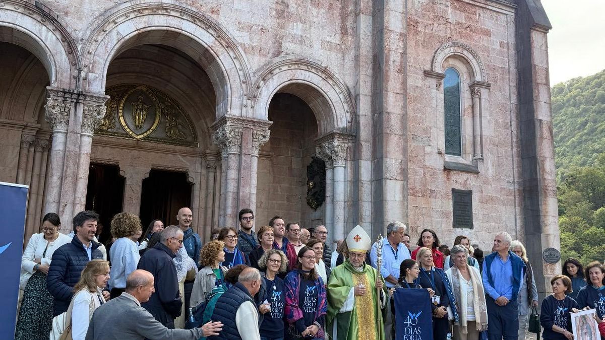 Las asociaciones de víctimas piden al Papa el cese del arzobispo de Oviedo, Jesús Sanz Montes, por despreciar a los supervivientes de abusos