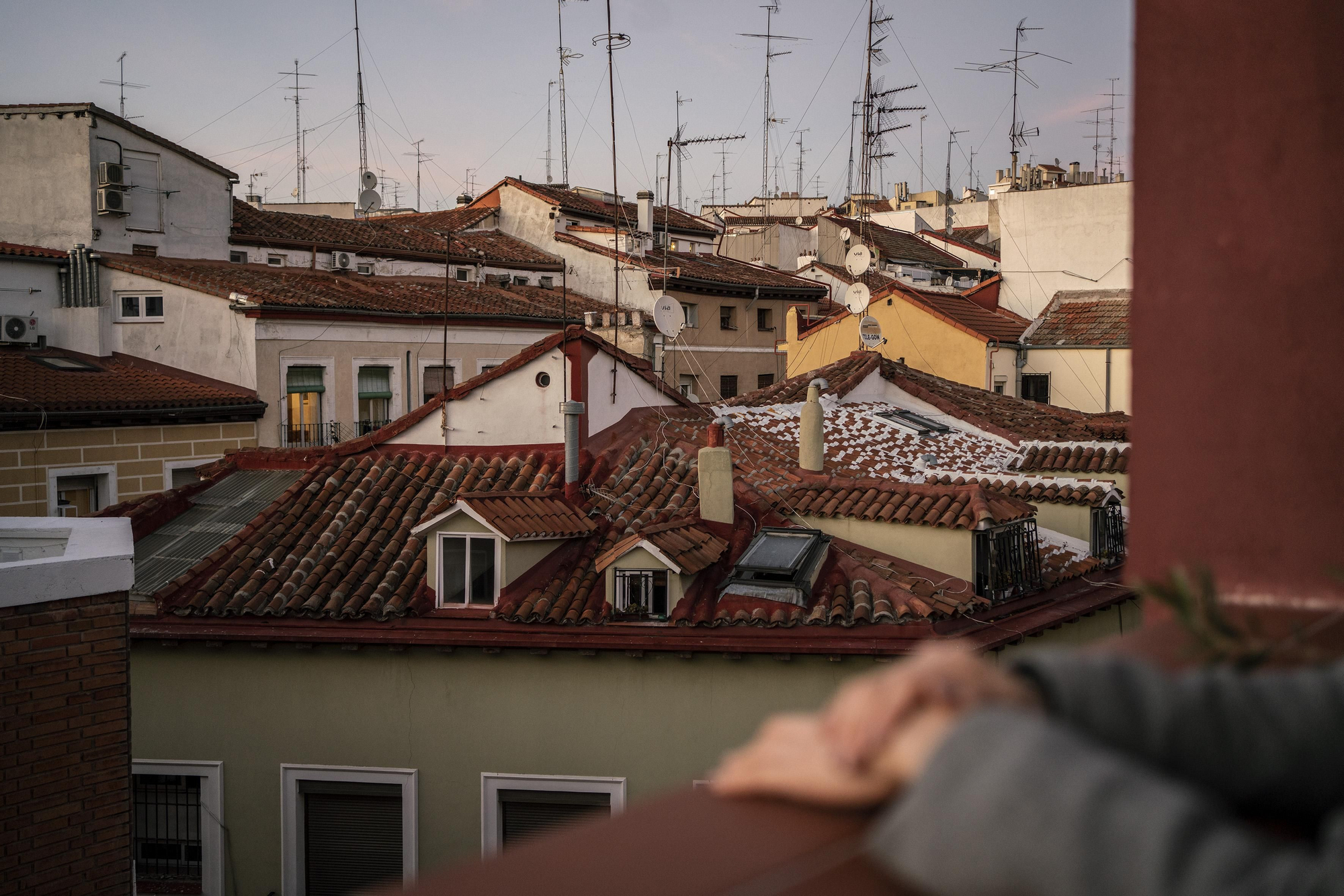 Una de las mujeres que señala al director Luis María Ferrández