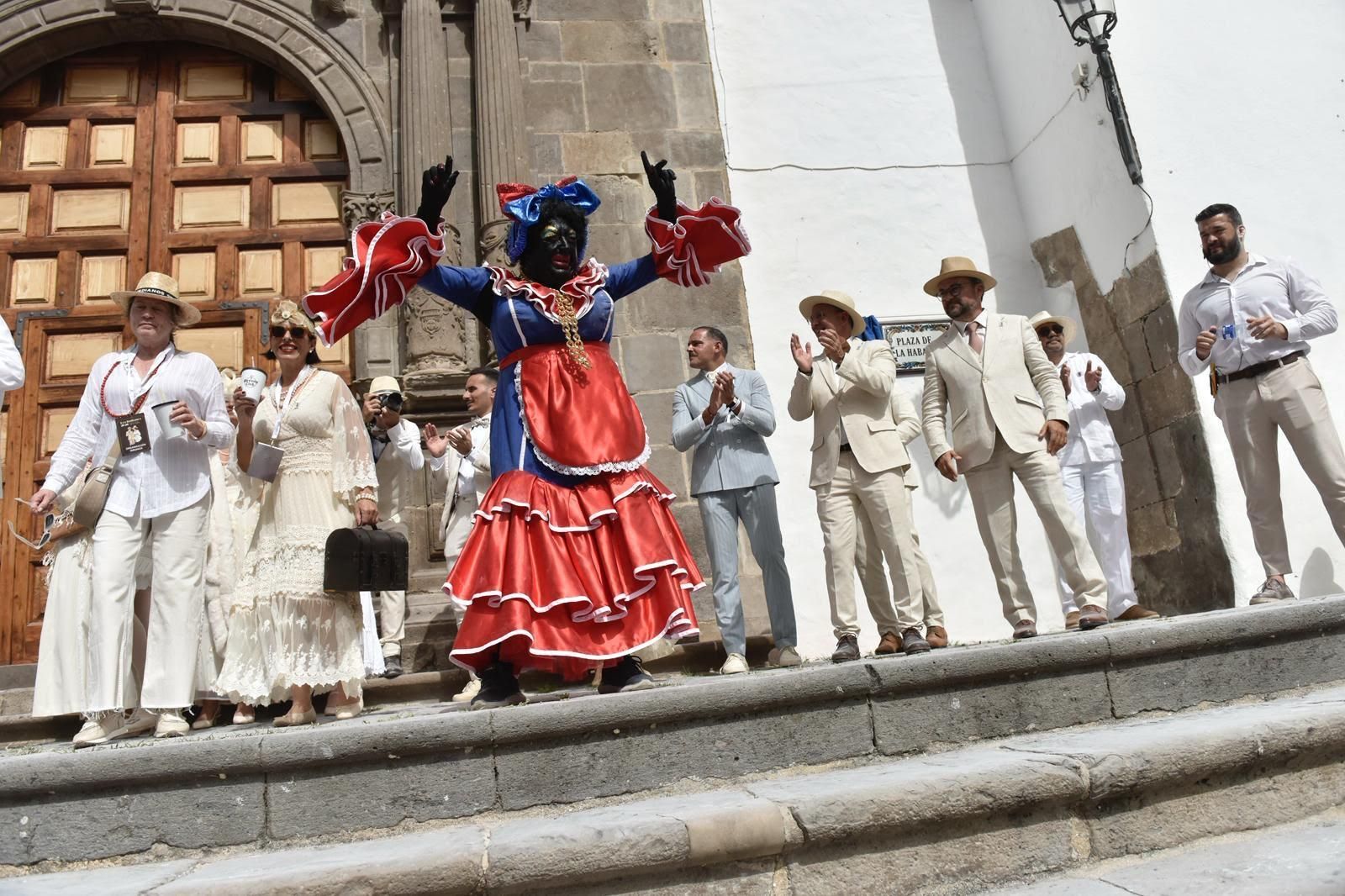 Los Indianos toman Santa Cruz de La Palma al son del Caribe.
