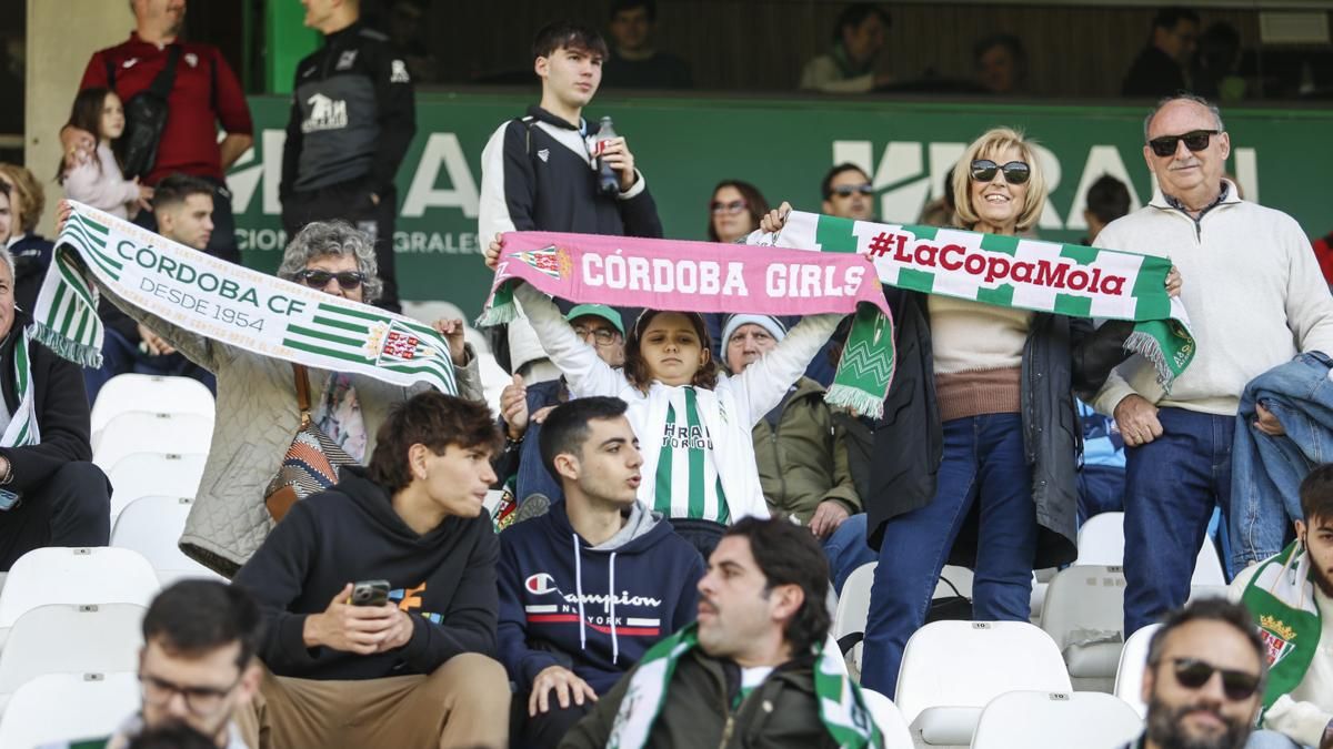 Grada Blanquiverde del Córdoba CF - SD Eibar