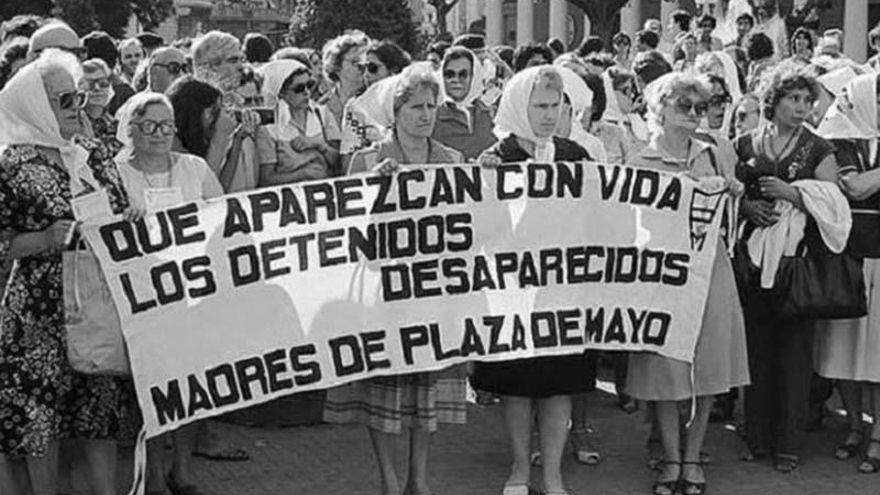 30 de abril: Se cumplen 45 años de la primera ronda de Madres de Plaza de Mayo