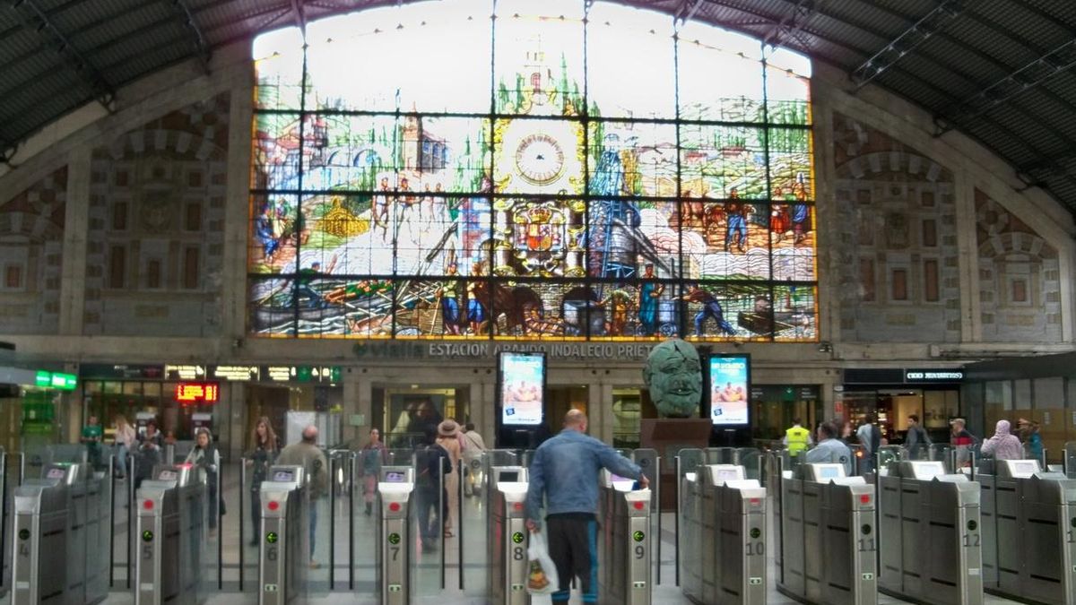 La estación bilbaína de Abando expone una muestra sobre el 20º aniversario de la ONG Global Humanitaria