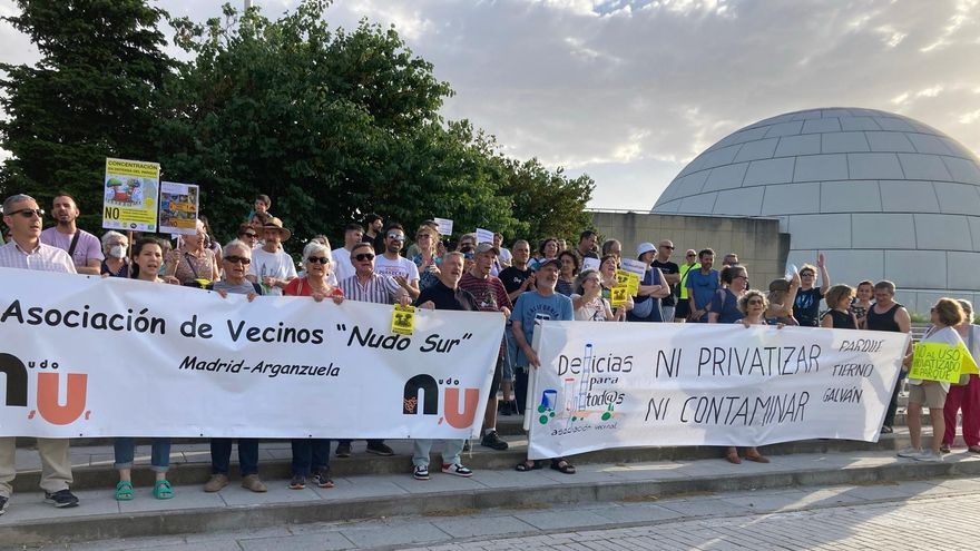 Concentración vecinal en Arganzuela en defensa del Tierno Galván y contra su privatización "sistemática" para eventos