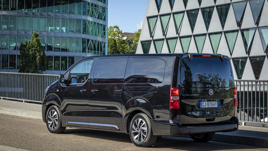 El Fiat E-Ulysse se ofrece en dos longitudes de carrocería, 4,95 (talla M) y 5,3 metros (talla L).