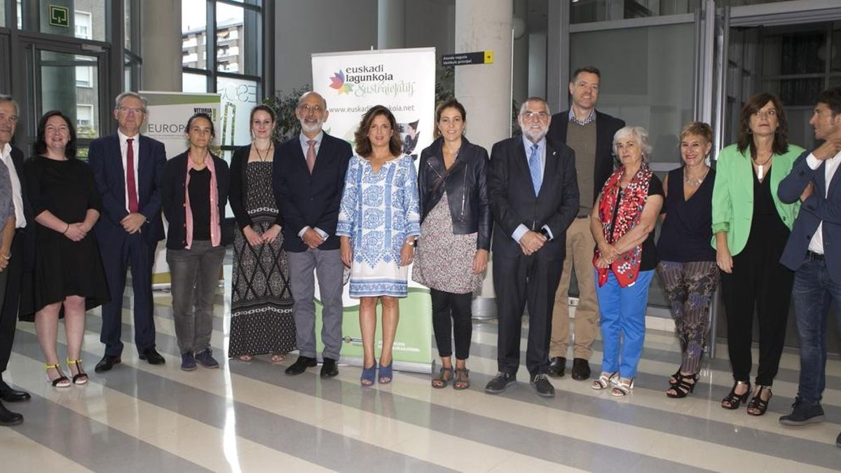 Un proyecto del Ayuntamiento de Bilbao para detectar soledad en mayores recibe el premio Euskadi Lagunkoia