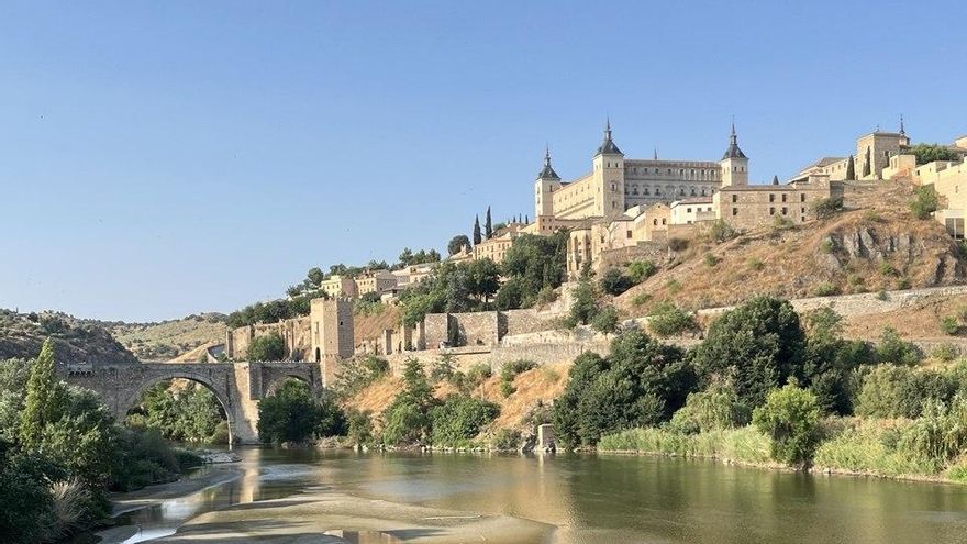 El Alcázar de Toledo desde el Puente del Azarquiel.