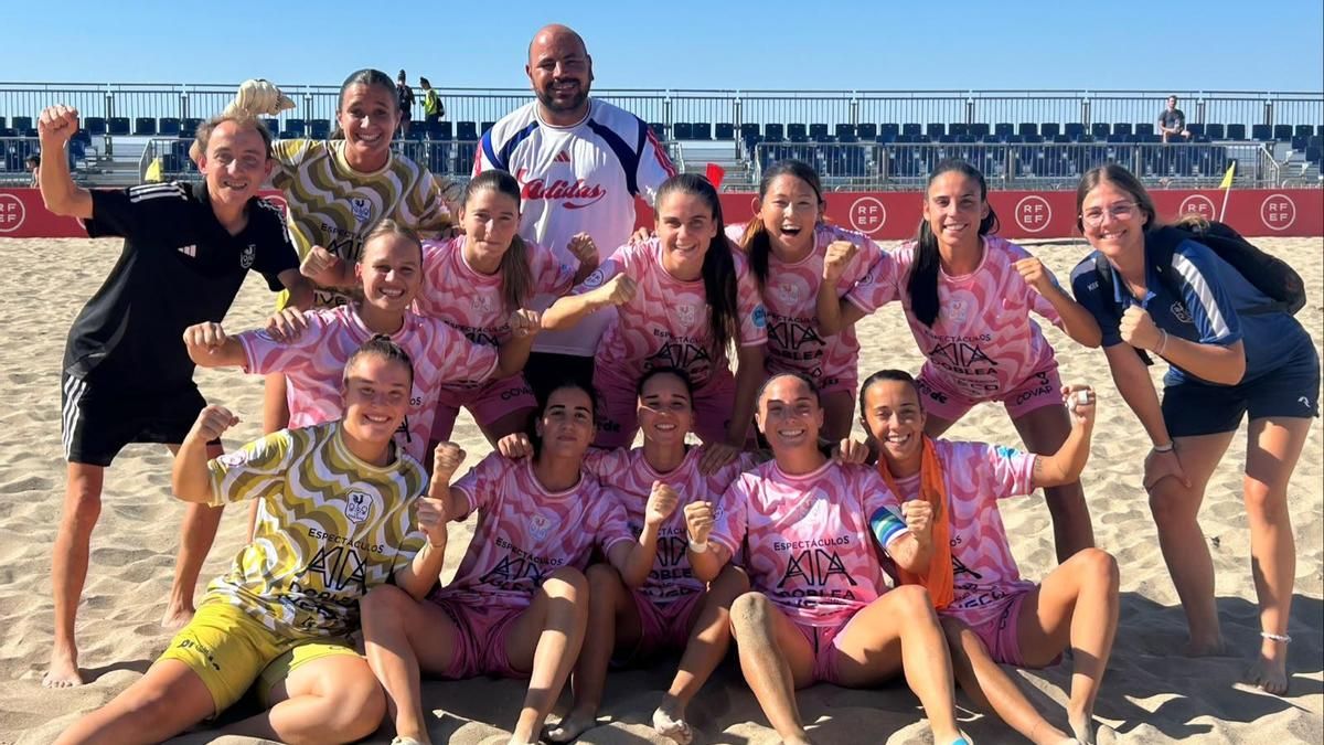 Jugadoras del Pozoalbense celebran tras el triunfo ante el Melilla