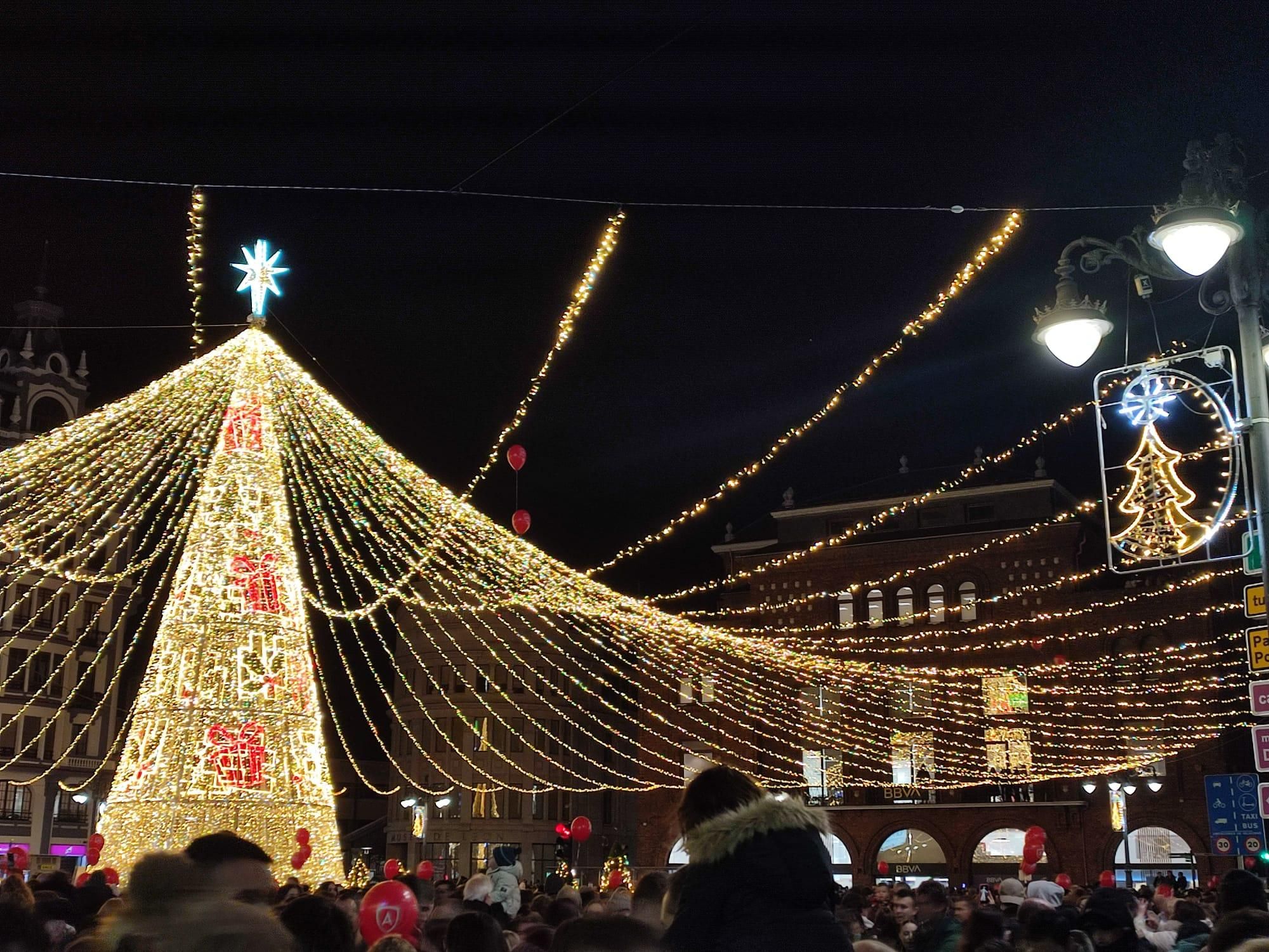 Las imágenes de cómo brilla la Navidad en el centro de León