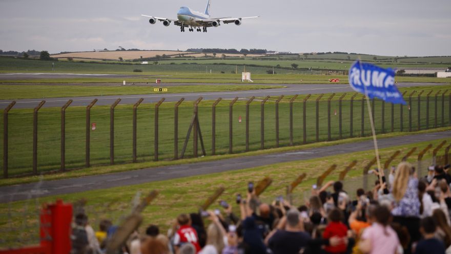 Trump llega a Escocia en visita privada que incluirá reuniones con Von der Leyen y Starmer