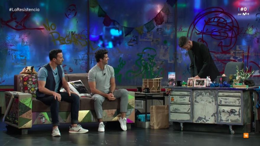 Miguel Ángel Muñoz y Pablo Puyol obsequiaron a Broncano con el peor regalo: "¡Qué asco!"