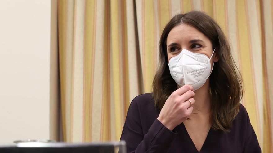 La ministra de Igualdad, Irene Montero, comparece este miércoles en la comisión correspondiente del Congreso junto a su equipo para informar de los principales proyectos del departamento, como la reforma de la ley del aborto, y de las actividades organizadas ante el Día Internacional de la Mujer, que se celebra el 8 de marzo. EFE/ Kiko Huesca