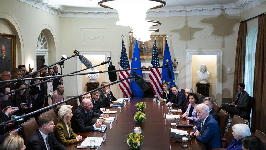 La guerra de Gaza "no nos distraerá del apoyo a Ucrania", le dice Von der Leyen a Biden EFE/EPA/Al Drago / POOL