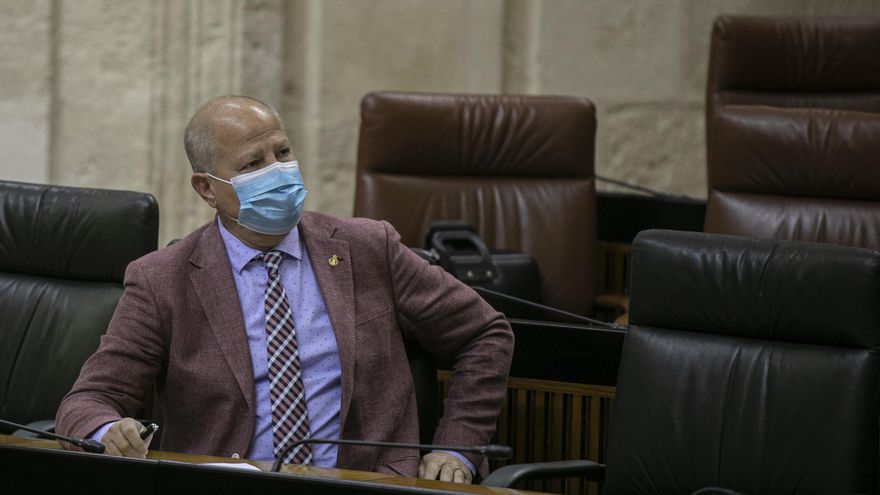 La Junta de Andalucía responsabiliza también a "los jóvenes" y "las familias" de la ludopatía por las casas de apuestas