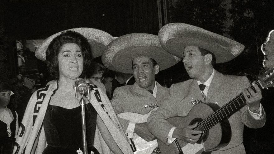 El trío mexicano Los Panchos, en Donostia, en la década de 1960