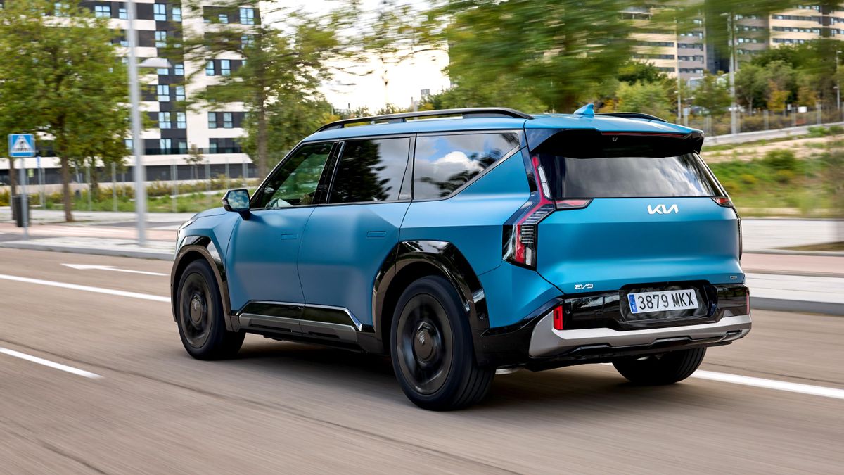 El EV9 se desenvuelve con agilidad a pesar de sus formidables proporciones.