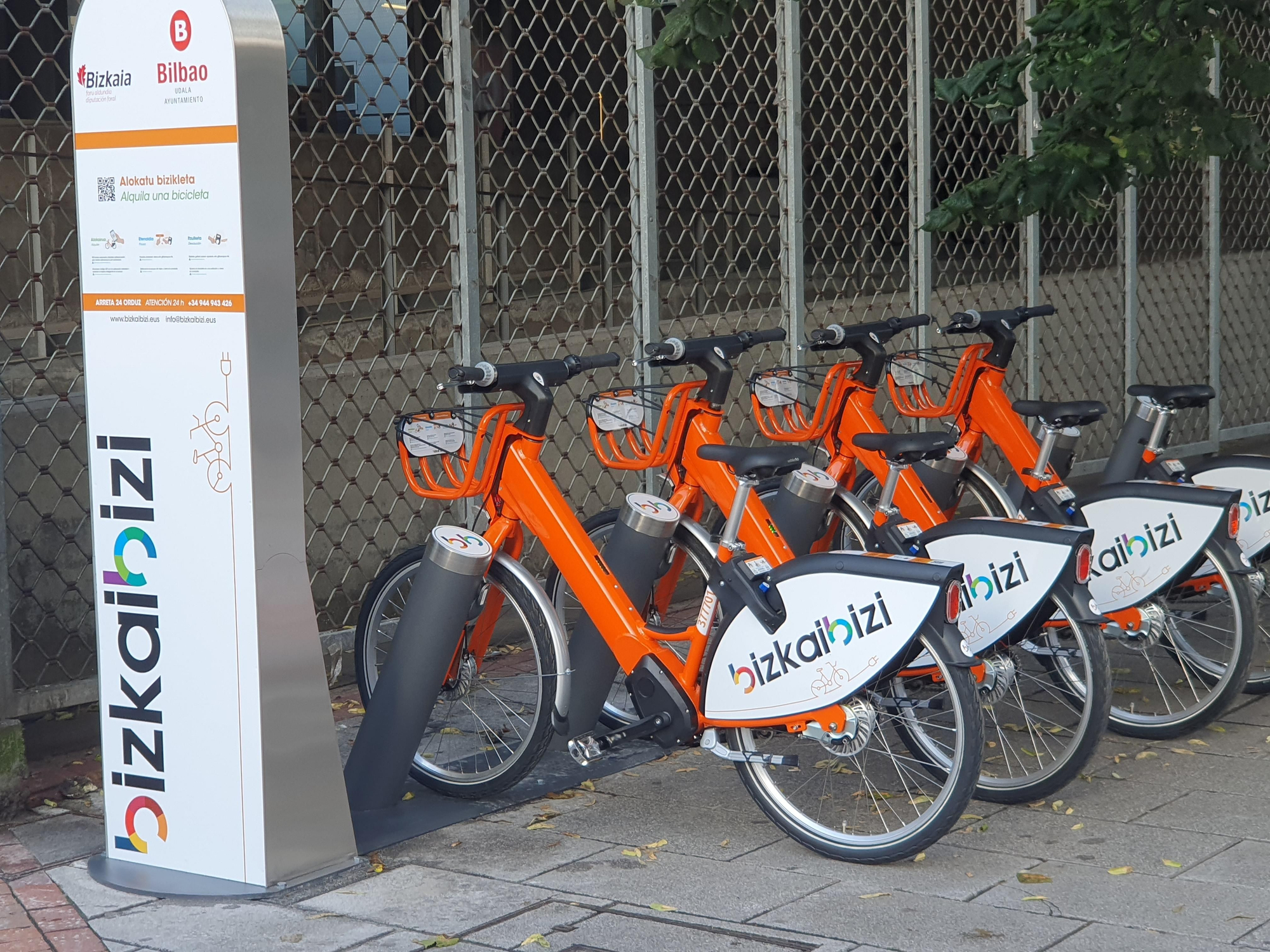 Uno de los puntos de alquiler de bicicletas en Bizkaia del servicio BizkaiBizi