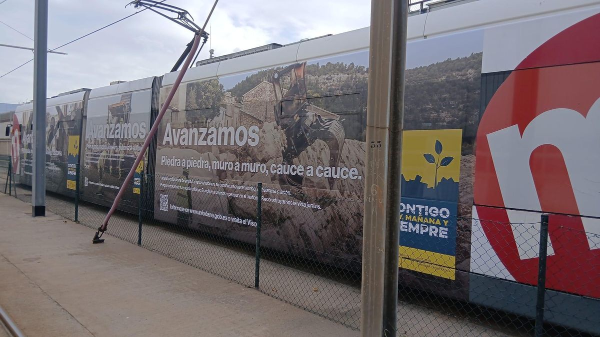 La Generalitat Valenciana retira un tranvía con publicidad del Gobierno sobre la reconstrucción de la dana