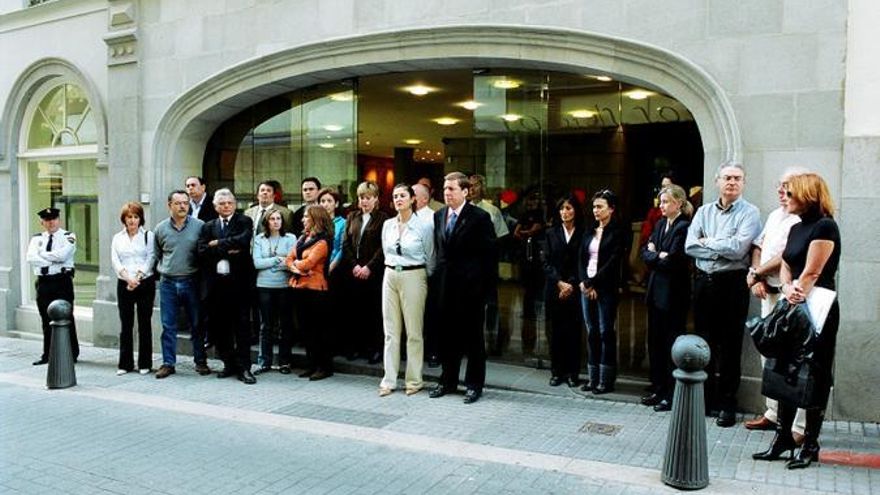 El Parlamento, presidido por Gabriel Mato (PP) realiza una concentración en repulsa por la Violencia de Género.