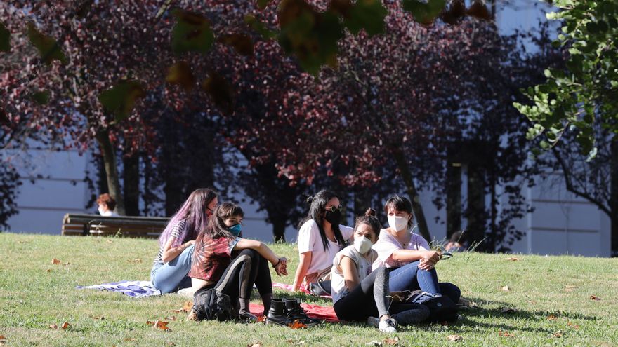 Los expertos apoyan que se dejen de cerrar los parques para contener la COVID por ir "contra la evidencia científica"