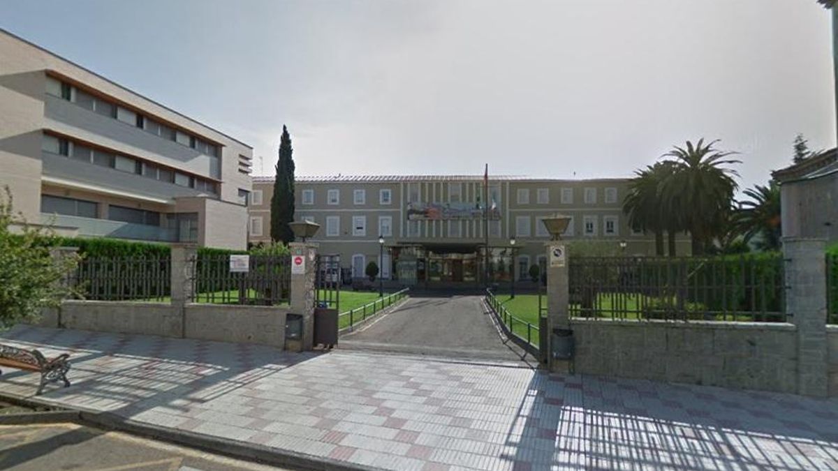 Entrada al Colegio Claret de Don Benito