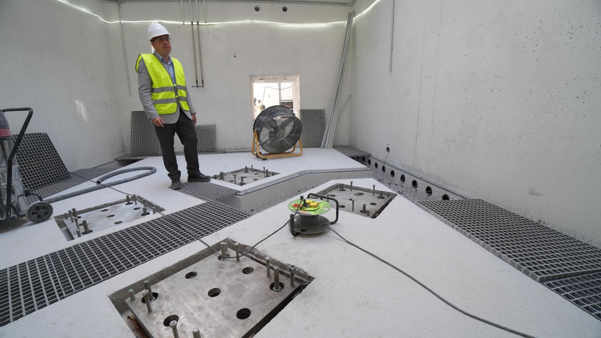 Unai Zulueta en el espacio del búnker donde se encontrará la máquina de protonterapia