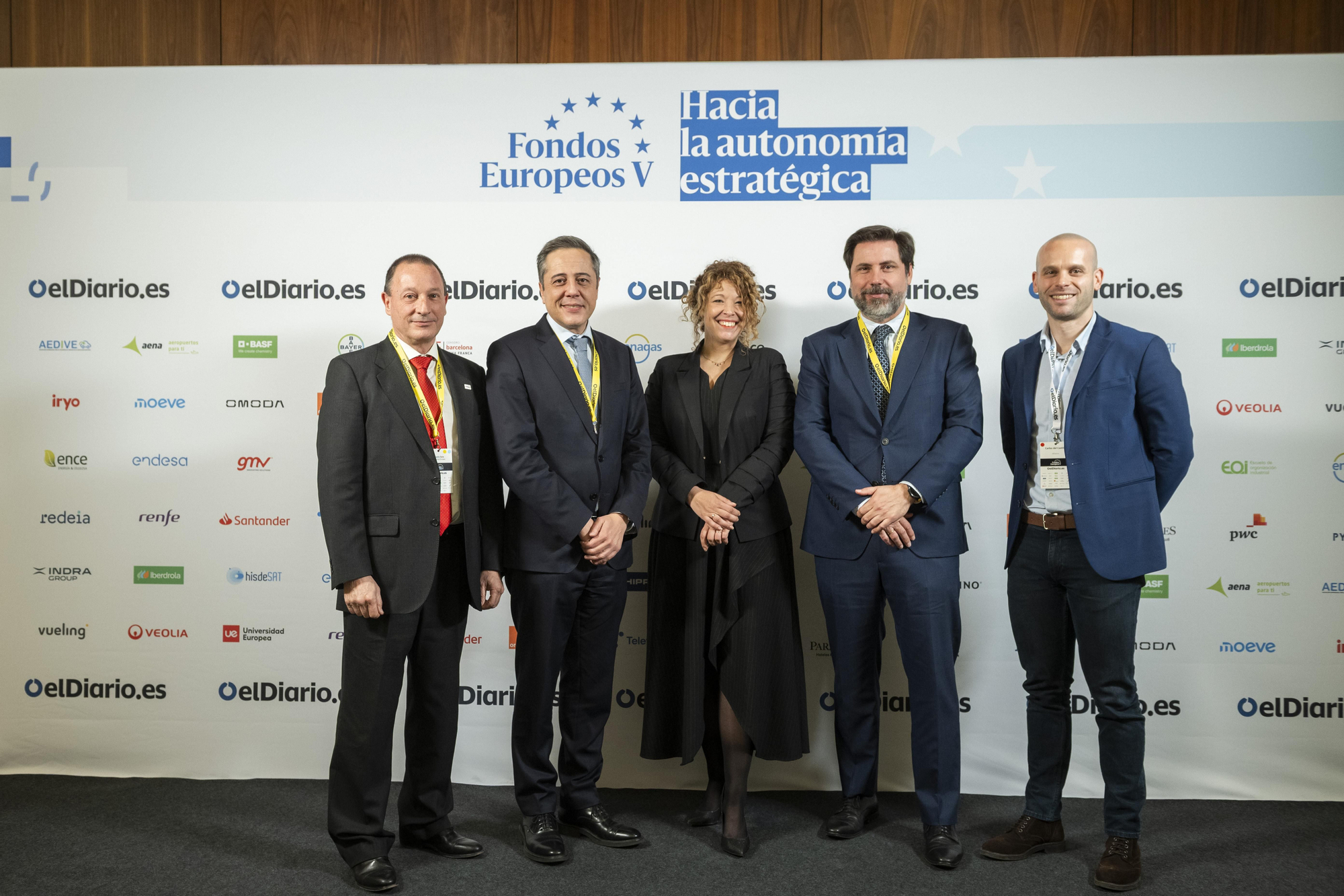 Alberto Sols, director de la Escuela de Arquitectura, Ingeniería, Ciencia y Computación - STEAM de la Universidad Europea; José Bayón López, director general de la Escuela de Organización Industrial (EOI); Carla Redondo, directora general de Ordenación de los Servicios de Digitalización y de Comunicación Audiovisual del Ministerio para la Transformación Digital y de la Función Pública; Iñigo Polo, director de B2B: Public Sector and Digital Services en MasOrange; Carlos del Castillo, redactor de Tecnología de elDiario.es