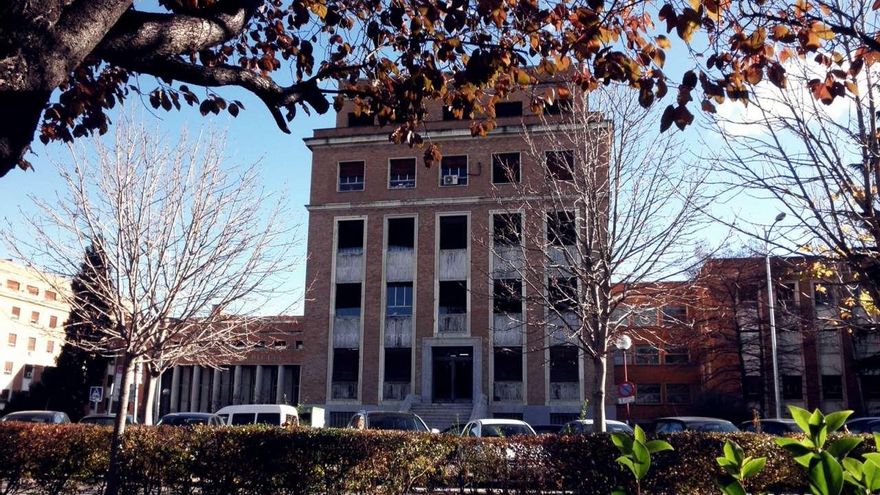 'Overbooking' en la Complutense: tres carreras sin clases por excesos de hasta el 80% en el número de estudiantes