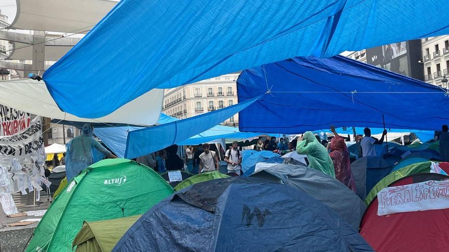Imágenes de la Puerta del Sol este lunes.
