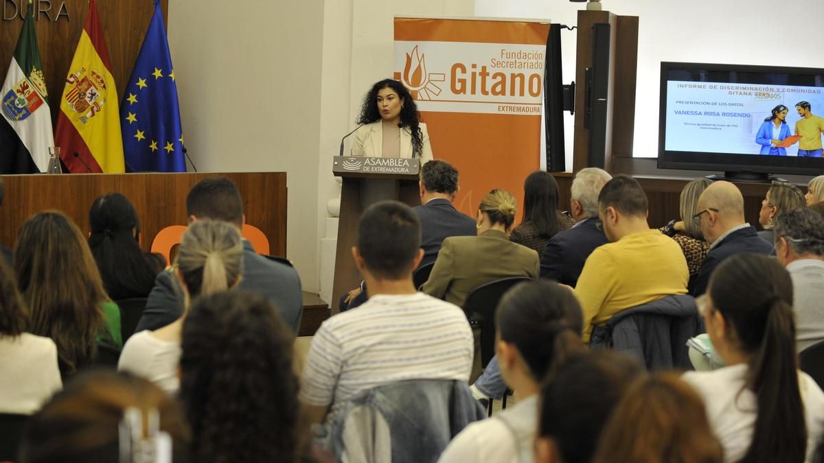 Rechazos al alquilar piso y vigilancia en supermercados: la discriminación diaria que denuncia el pueblo gitano