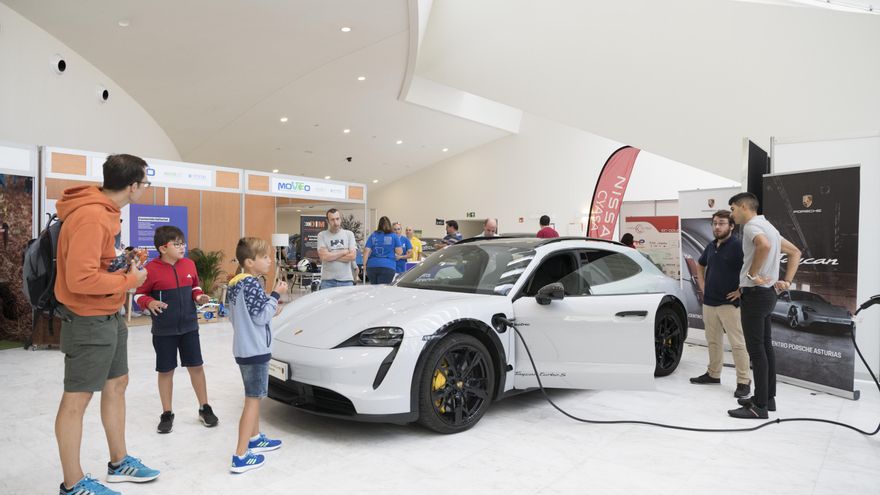 La empresa Naeco, Tomás Villén de Porche Ibérica y Fundación Caja Rural, Premios Moveo 2024