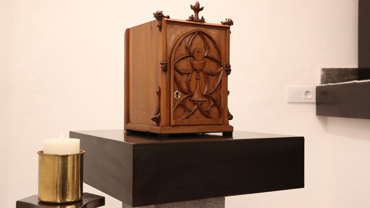 Objetos de la ermita de Santa Águeda, tras la restauración.