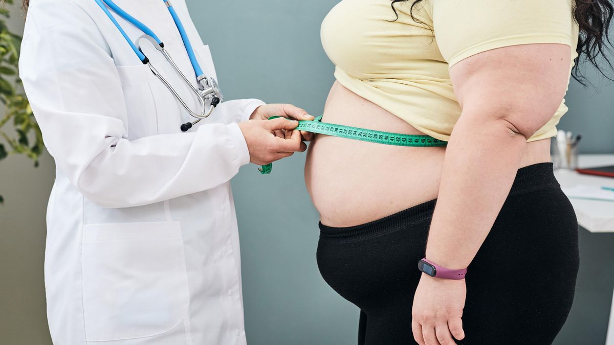 Una persona con obesidad, en una consulta médica.