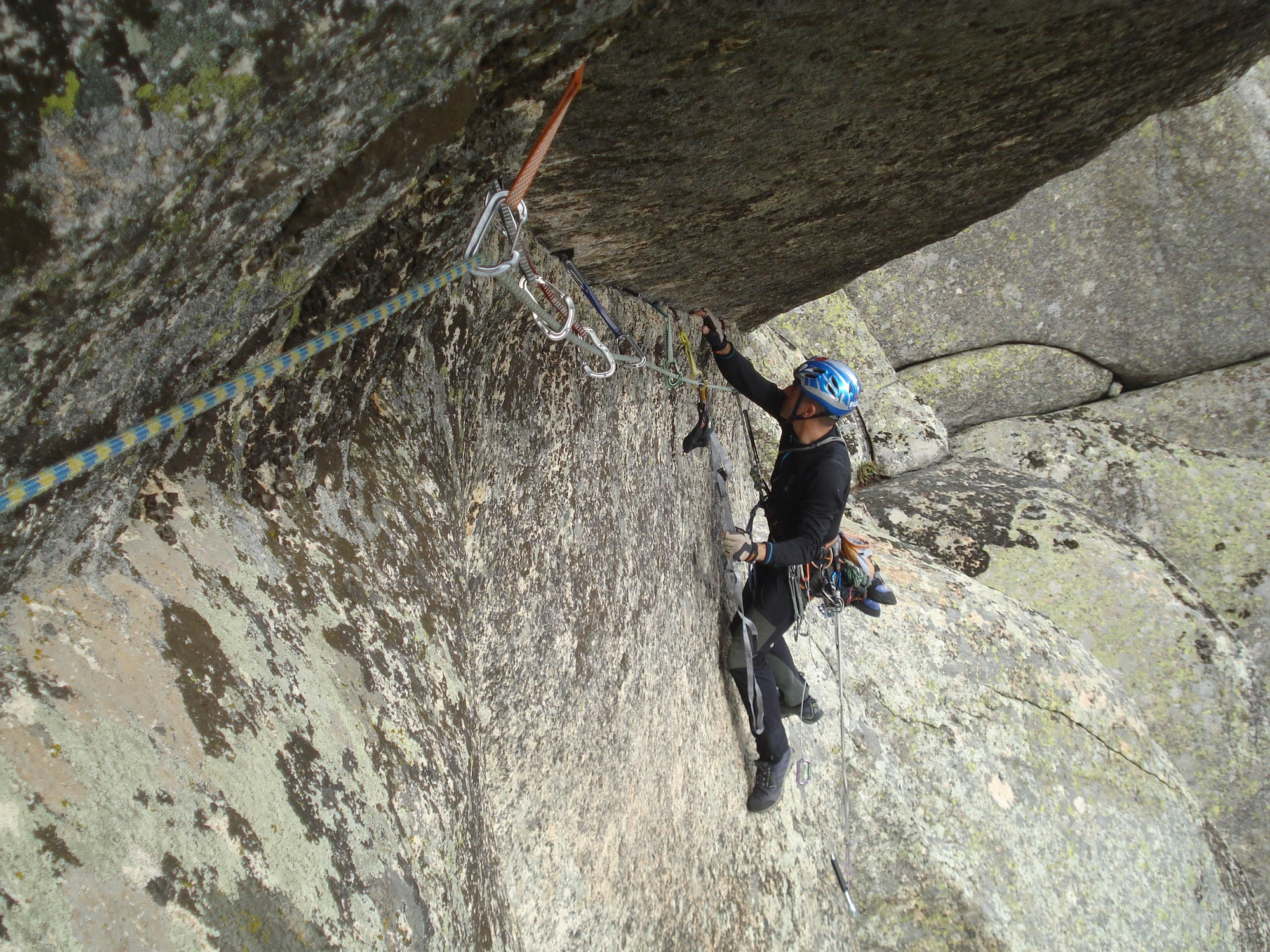 Adriano “Pincho” recuperando el tercer largo de la vía ‘Yatra’.